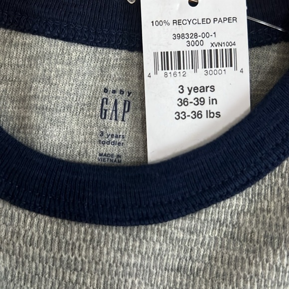 Gap NWT Red Chest Stripe Lightweight Gray Thermal - Picture 2 of 8